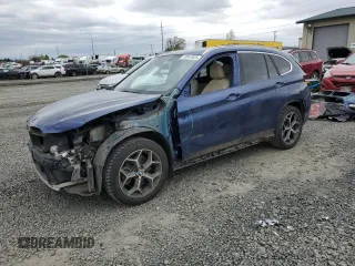 2016 BMW X1 xDrive28i with VIN WBXHT3C33G5E49242, listed as a Copart auction lot 51947625 with 105,538 mi miles and Salvage Title. Bid and sale history available at carsss.com. Image 1.