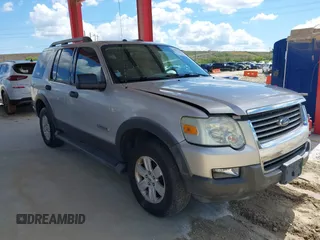 2006 Ford Explorer XLT z VIN 1FMEU73E76UB17775, wystawiony jako IAAI lot #42257304 z przebiegiem Nie podano mil oraz . Historia ofert i sprzedaży dostępna na DreamBid. Obrazek 1.