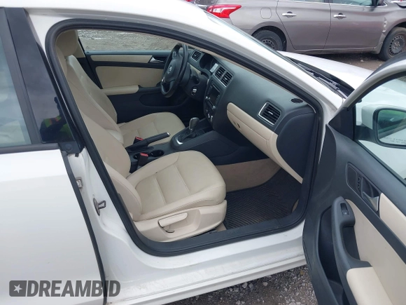 2012 Volkswagen Jetta Sedan SE w/Convenience PZEV with VIN 3VWDP7AJ2CM348491, listed as a IAAI auction lot 41942902 with 184,626 mi miles. Bid and sale history available at carsss.com. Image 5.