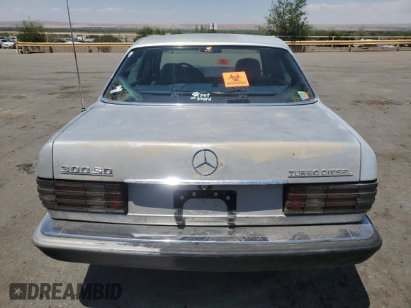 1983 Mercedes-Benz 300 SD z VIN WDBCB20A4DB034799, wystawiony jako Copart lot #58847865 z przebiegiem 323 655 mil mil oraz Czysty tytuł • Clean title. Historia ofert i sprzedaży dostępna na DreamBid. Obrazek 6.