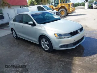 2011 Volkswagen Jetta SE with VIN 3VWDX7AJ0BM338394, listed as a IAAI auction lot 42074320 with 178,727 mi miles and . Bid and sale history available at DreamBid. Image 1.