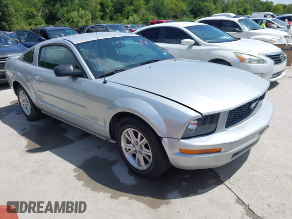 2007 Ford Mustang Deluxe with VIN 1ZVFT80N475296355, listed as a IAAI auction lot 42748184 with 198,104 mi miles and . Bid and sale history available at DreamBid. Image 1.