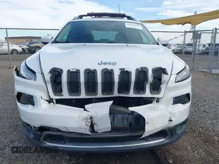2017 Jeep Cherokee Limited z VIN 1C4PJMDB6HW555493, wystawiony jako IAAI lot #41799350 z przebiegiem 92 591 mil mil oraz . Historia ofert i sprzedaży dostępna na DreamBid. Obrazek 6.