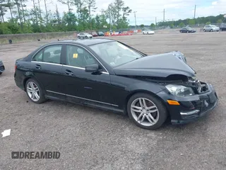 2014 Mercedes-Benz C 300 Sport z VIN WDDGF8AB4ER323052, wystawiony jako IAAI lot #41914839 z przebiegiem Nie podano mil oraz . Historia ofert i sprzedaży dostępna na DreamBid. Obrazek 1.