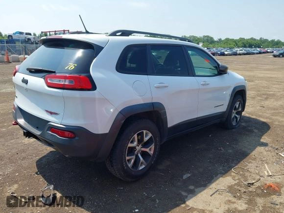 2014 Jeep Cherokee Trailhawk z VIN 1C4PJMBS0EW188976, wystawiony jako IAAI lot #42587233 z przebiegiem 191 670 mil mil oraz . Historia ofert i sprzedaży dostępna na DreamBid. Obrazek 4.