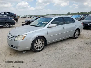 2007 Toyota Avalon XL z VIN 4T1BK36B17U174591, wystawiony jako Copart lot #58255965 z przebiegiem 133 034 mil mil oraz Tytuł czysty. Historia ofert i sprzedaży dostępna na DreamBid. Obrazek 1.