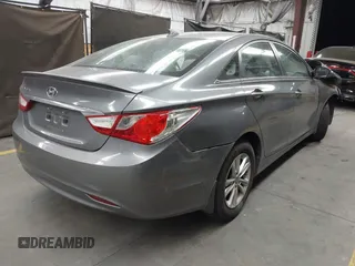 2013 Hyundai Sonata GLS z VIN 5NPEB4AC7DH620868, wystawiony jako IAAI lot #42044355 z przebiegiem 96 671 mil mil oraz . Historia ofert i sprzedaży dostępna na DreamBid. Obrazek 4.