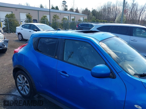 2011 Nissan Juke SL with VIN JN8AF5MV6BT017333, listed as a IAAI auction lot 41888660 with 82,059 mi miles. Bid and sale history available at carsss.com. Image 6.