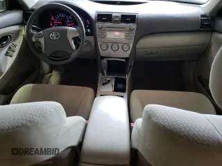2010 Toyota Camry z VIN JTNBF3EK3A3002517, wystawiony jako Copart lot #57753675 z przebiegiem 196 094 mil mil oraz Szkoda całkowita • Salvage title. Historia ofert i sprzedaży dostępna na DreamBid. Obrazek 8.