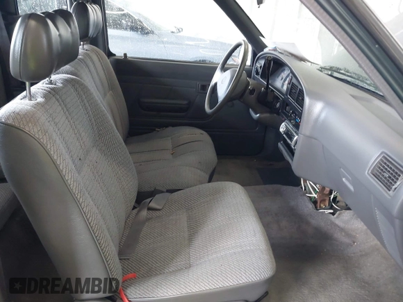 1992 Toyota Pickup DLX with VIN JT4RN93P8N5066778, listed as a IAAI auction lot 42508499 with 199,705 mi miles and . Bid and sale history available at DreamBid. Image 5.