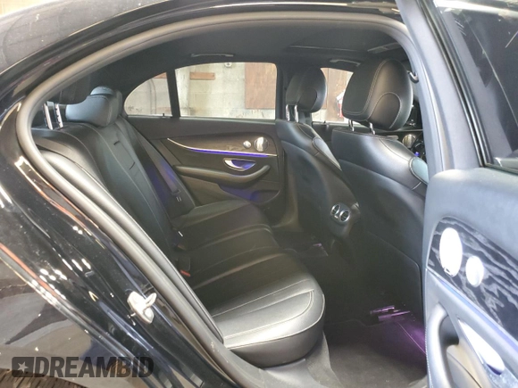 2017 Mercedes-Benz E 300 Luxury z VIN WDDZF4KB9HA215853, wystawiony jako Copart lot #60481375 z przebiegiem 99 900 mil mil oraz Szkoda całkowita • Salvage title. Historia ofert i sprzedaży dostępna na DreamBid. Obrazek 10.