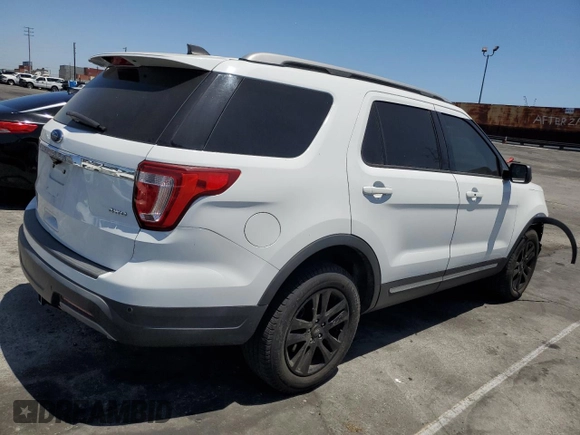 2019 Ford Explorer XLT z VIN 1FM5K8D89KGA28349, wystawiony jako Copart lot #61260465 z przebiegiem 26 254 mil mil oraz Szkoda całkowita • Salvage title. Historia ofert i sprzedaży dostępna na DreamBid. Obrazek 3.