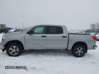 2008 Toyota Tundra z VIN 5TBDV54118S498651, wystawiony jako IAAI lot #41139461 z przebiegiem 243 235 mil mil oraz . Historia ofert i sprzedaży dostępna na DreamBid. Obrazek 14.