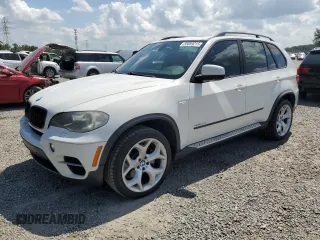 2012 BMW X5 35d z VIN 5UXZW0C57CL672443, wystawiony jako Copart lot #55689215 z przebiegiem 247 014 mil mil oraz Czysty tytuł • Clean title. Historia ofert i sprzedaży dostępna na DreamBid. Obrazek 1.