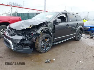 2020 Dodge Journey Crossroad z VIN 3C4PDCGB4LT271100, wystawiony jako IAAI lot #41552975 z przebiegiem 74 400 mil mil oraz . Historia ofert i sprzedaży dostępna na DreamBid. Obrazek 2.