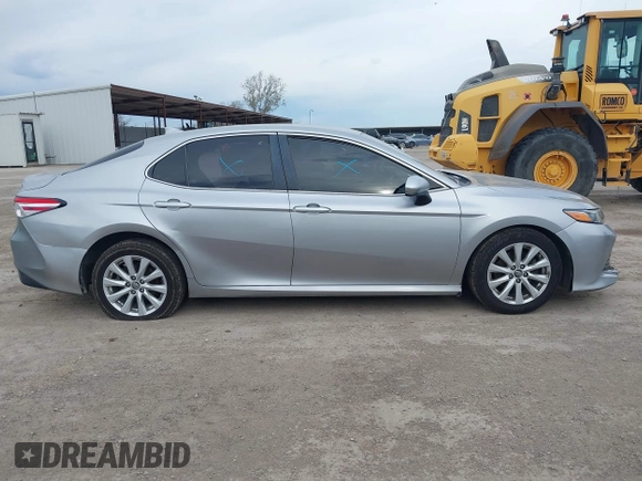 2019 Toyota Camry LE z VIN 4T1B11HK3KU769178, wystawiony jako IAAI lot #41348861 z przebiegiem 121 069 mil mil oraz . Historia ofert i sprzedaży dostępna na DreamBid. Obrazek 14.