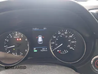 2018 Nissan Rogue SV z VIN KNMAT2MV7JP610600, wystawiony jako IAAI lot #42171714 z przebiegiem 70 299 mil mil oraz . Historia ofert i sprzedaży dostępna na DreamBid. Obrazek 7.