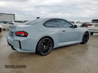 2024 BMW M2 z VIN 3MF13DM04R8E82744, wystawiony jako Copart lot #54774895 z przebiegiem 6 974 mil mil oraz Szkoda całkowita • Salvage title. Historia ofert i sprzedaży dostępna na DreamBid. Obrazek 3.
