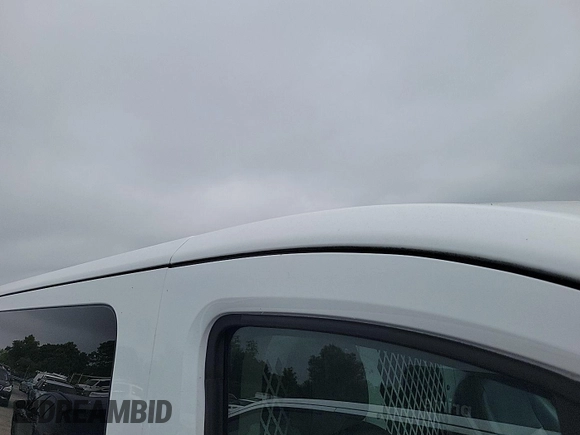 2016 Ford Transit Cargo z VIN 1FTYE1YM1GKB15643, wystawiony jako IAAI lot #42585640 z przebiegiem 301 257 mil mil oraz . Historia ofert i sprzedaży dostępna na DreamBid. Obrazek 17.