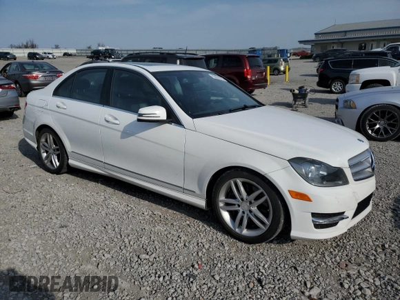 2013 Mercedes-Benz C 300 Sport z VIN WDDGF8AB8DR264537, wystawiony jako Copart lot #53031875 z przebiegiem 92 735 mil mil oraz Szkoda całkowita • Salvage title. Historia ofert i sprzedaży dostępna na DreamBid. Obrazek 4.