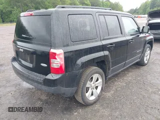 2014 Jeep Patriot Latitude z VIN 1C4NJPFAXED577162, wystawiony jako IAAI lot #42355950 z przebiegiem 123 460 mil mil oraz . Historia ofert i sprzedaży dostępna na DreamBid. Obrazek 4.