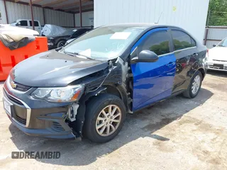 2018 Chevrolet Sonic LT z VIN 1G1JD5SH7J4119014, wystawiony jako IAAI lot #42320707 z przebiegiem 88 296 mil mil oraz . Historia ofert i sprzedaży dostępna na DreamBid. Obrazek 16.