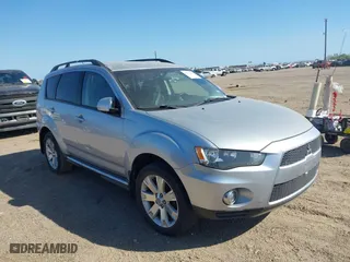 2013 Mitsubishi Outlander SE with VIN JA4AS3AW2DU014140, listed as a IAAI auction lot 41771630 with 197,318 mi miles. Bid and sale history available at carsss.com. Image 1.