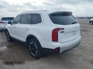 2024 Kia Telluride S with VIN 5XYP64GC2RG515044, listed as a IAAI auction lot 42345367 with 7,981 mi miles and . Bid and sale history available at DreamBid. Image 3.