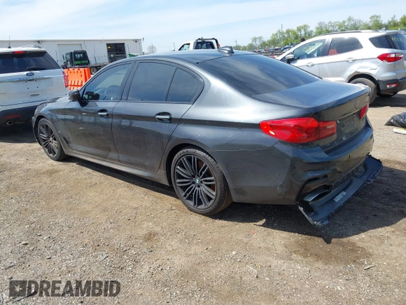 2018 BMW 5 Series 540i z VIN WBAJE5C50JWA96205, wystawiony jako IAAI lot #42213253 z przebiegiem 96 198 mil mil oraz . Historia ofert i sprzedaży dostępna na DreamBid. Obrazek 3.