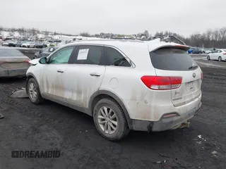 2018 Kia Sorento LX with VIN 5XYPGDA34JG423007, listed as a IAAI auction lot 41552932 with 106,027 mi miles. Bid and sale history available at carsss.com. Image 3.