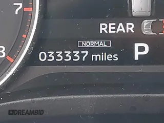 2024 Mitsubishi Outlander SE z VIN JA4J3VA81RZ049952, wystawiony jako IAAI lot #42448676 z przebiegiem 33 337 mil mil oraz . Historia ofert i sprzedaży dostępna na DreamBid. Obrazek 15.