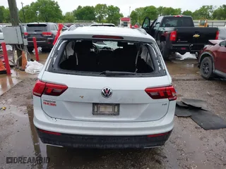 2018 Volkswagen Tiguan S with VIN 3VV1B7AX2JM120062, listed as a IAAI auction lot 41904852 with 166,909 mi miles. Bid and sale history available at carsss.com. Image 17.
