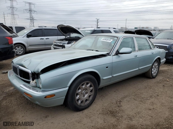 2000 Jaguar XJ with VIN SAJDA14C2YLF16982, listed as a Copart auction lot 44993015 with 113,629 mi miles and Clean Title. Bid and sale history available at carsss.com. Image 1.