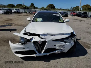 2020 Alfa Romeo Giulia with VIN ZARFANAN2L7630361, listed as a Copart auction lot 40794573 with 23,307 mi miles. Bid and sale history available at carsss.com. Image 5.