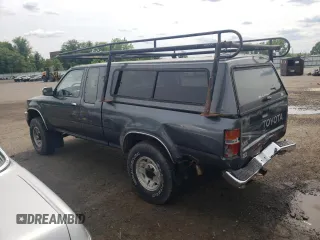 1991 Toyota Pickup DLX z VIN JT4VN13G3M5064161, wystawiony jako Copart lot #57963035 z przebiegiem 232 994 mil mil oraz Szkody całkowita. Historia ofert i sprzedaży dostępna na DreamBid. Obrazek 2.
