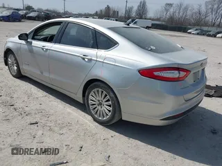 2016 Ford Fusion SE Hybrid with VIN 3FA6P0LU0GR397830, listed as a IAAI auction lot 41785627 with 185,988 mi miles. Bid and sale history available at carsss.com. Image 3.