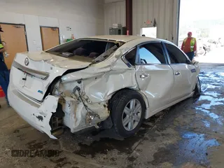 2013 Nissan Altima SV with VIN 1N4AL3AP5DC231639, listed as a IAAI auction lot 42052441 with 170,997 mi miles and . Bid and sale history available at carsss.com. Image 4.