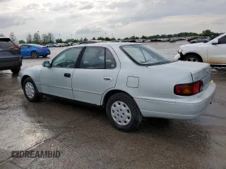 1995 Toyota Camry LE z VIN 4T1SK12E2SU617134, wystawiony jako Copart lot #54775365 z przebiegiem 305 046 mil mil oraz Szkoda całkowita • Salvage title. Historia ofert i sprzedaży dostępna na DreamBid. Obrazek 2.