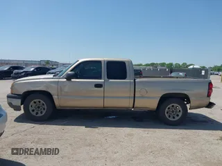 2005 Chevrolet Silverado 1500 Work Truck с VIN 1GCEC19X45Z220571, выставлен на аукционе IAAI как лот 42010514 с пробегом 192 394 миль миль и . История ставок и продаж доступна на DreamBid. Изображение 14.