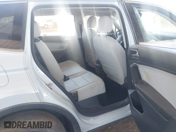 2018 Volkswagen Tiguan SEL with VIN 3VV3B7AX8JM132211, listed as a IAAI auction lot 42516340 with 75,641 mi miles and . Bid and sale history available at DreamBid. Image 8.