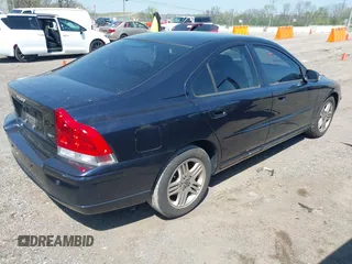 2007 Volvo S60 2.5L Turbo with VIN YV1RS592972626870, listed as a IAAI auction lot 42008311 with 142,461 mi miles. Bid and sale history available at carsss.com. Image 4.