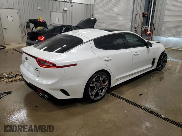 2018 Kia Stinger GT2 with VIN KNAE55LC6J6040346, listed as a Copart auction lot 82428994 with 62,560 mi miles and Salvage Title. Bid and sale history available at DreamBid. Image 3.