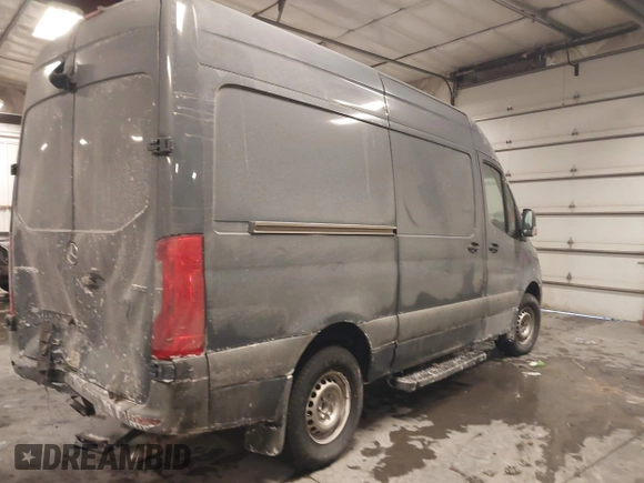2019 Mercedes-Benz Sprinter Cargo with VIN WD4PF0CD5KP088412, listed as a IAAI auction lot 41618741 with 135,848 mi miles. Bid and sale history available at carsss.com. Image 4.