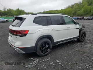 2024 Volkswagen Atlas Peak Edition SEL with VIN 1V2GR2CA7RC550827, listed as a Copart auction lot 55834155 with 1,608 mi miles and Salvage title. Bid and sale history available at DreamBid. Image 3.