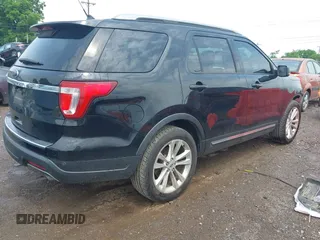 2018 Ford Explorer XLT z VIN 1FM5K7D83JGC39166, wystawiony jako IAAI lot #42425333 z przebiegiem 122 029 mil mil oraz . Historia ofert i sprzedaży dostępna na DreamBid. Obrazek 4.