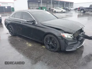 2018 Mercedes-Benz E 300 z VIN WDDZF4KB2JA302886, wystawiony jako IAAI lot #41920236 z przebiegiem 168 278 mil mil oraz . Historia ofert i sprzedaży dostępna na DreamBid. Obrazek 1.