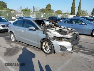2019 Ford Fusion SE with VIN 3FA6P0LU9KR261608, listed as a IAAI auction lot 41610090 with Not Provided miles. Bid and sale history available at carsss.com. Image 1.
