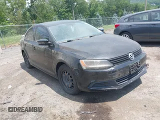 2014 Volkswagen Jetta SE with VIN 3VWD17AJ2EM392821, listed as a IAAI auction lot 42621085 with 102,211 mi miles and . Bid and sale history available at DreamBid. Image 1.
