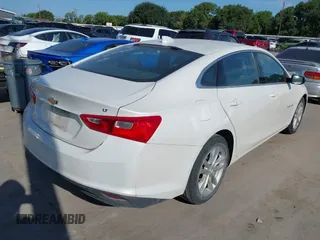 2018 Chevrolet Malibu LT z VIN 1G1ZD5ST6JF226101, wystawiony jako IAAI lot #42455355 z przebiegiem 119 081 mil mil oraz . Historia ofert i sprzedaży dostępna na DreamBid. Obrazek 4.