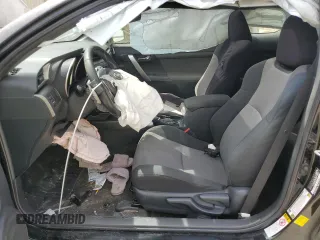 2016 Scion tC z VIN JTKJF5C75GJ013834, wystawiony jako Copart lot #53867955 z przebiegiem 245 467 mil mil oraz Szkody całkowita. Historia ofert i sprzedaży dostępna na DreamBid. Obrazek 7.